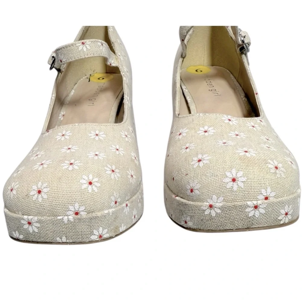 Madden Girl Women's Mantel Mary Jane Flower Print Platform Heels Size 9 Feminine